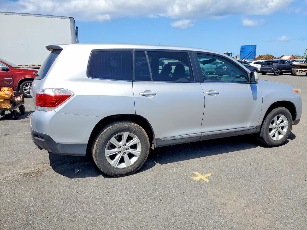 2013 Toyota Highlander Base - Фото 3