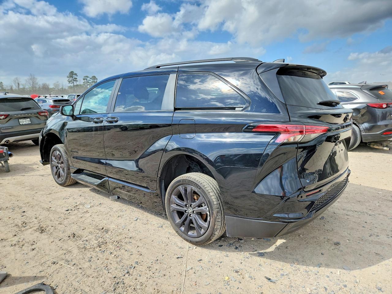 2025 Toyota Sienna Xse - Фото 2