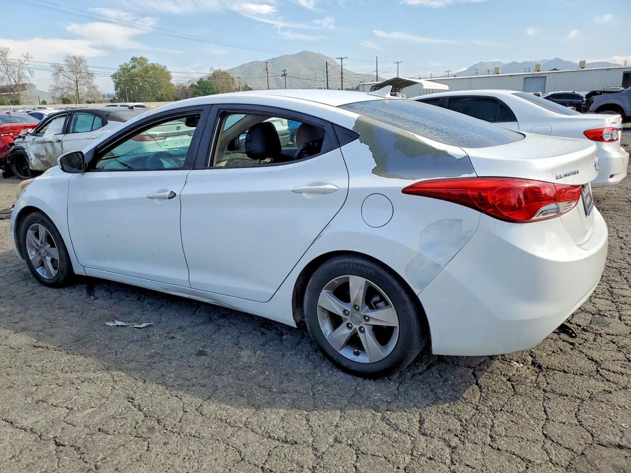 2013 Hyundai Elantra - Фото 2