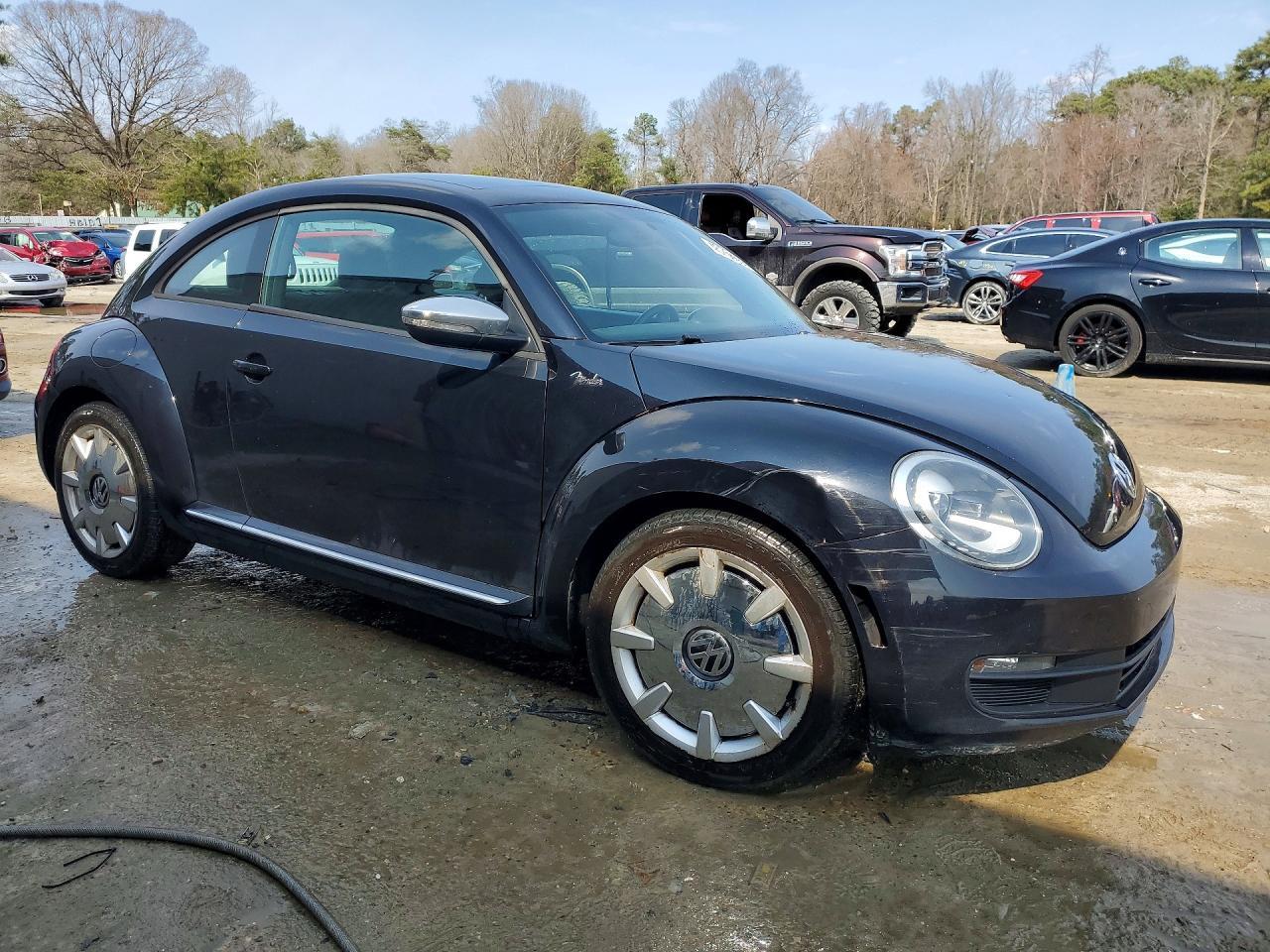 2013 Volkswagen Beetle - Image 4