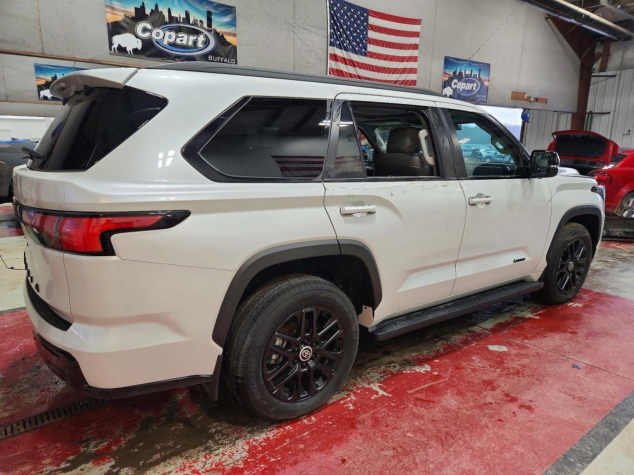2024 Toyota Sequoia Sr5 - Фото 3