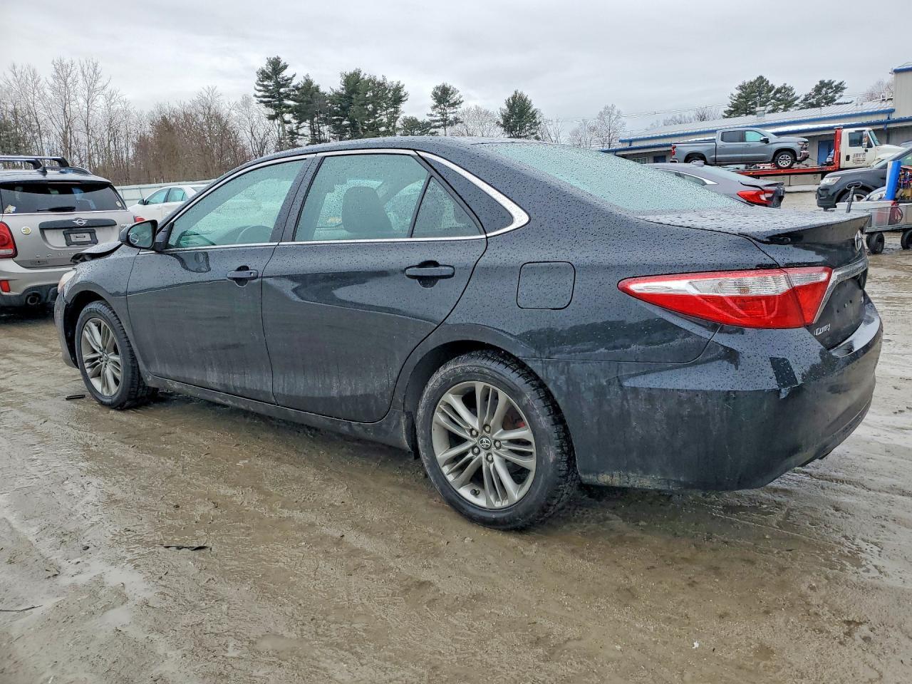 2017 Toyota Camry Se - Image 2