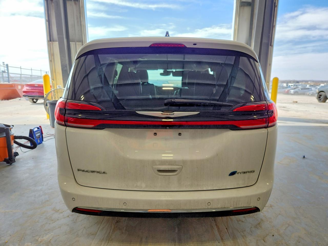 2023 Chrysler Pacifica Hybrid Touring L - Фото 6
