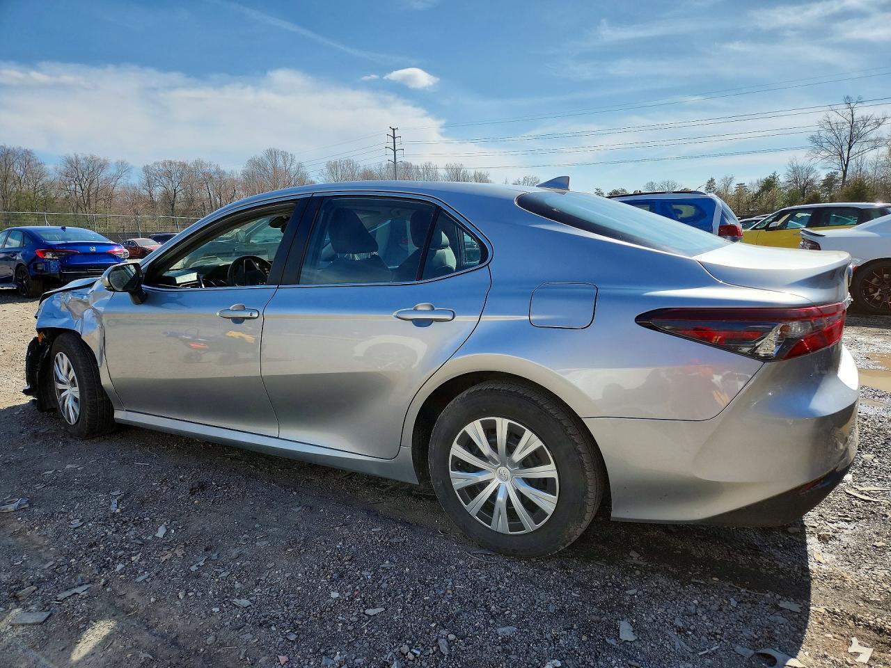 2022 Toyota Camry Hybrid - Фото 2
