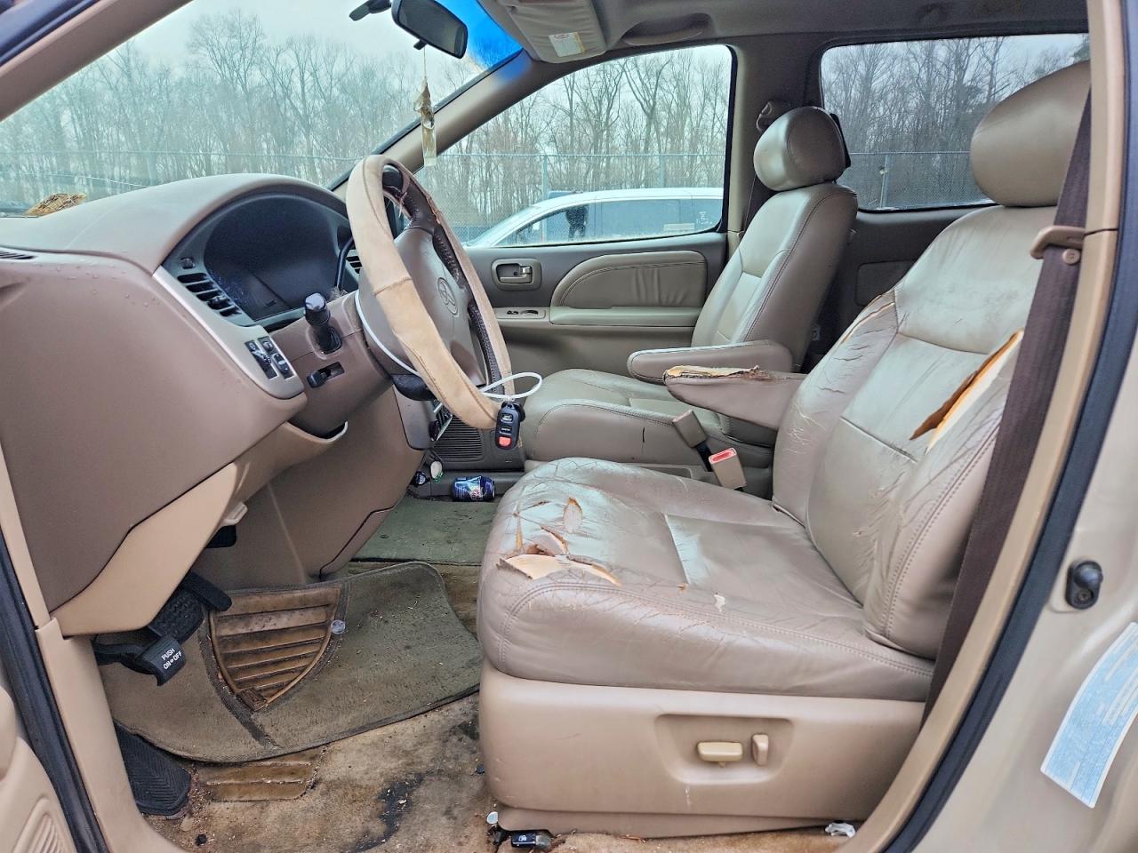 2003 Toyota Sienna - Image 7