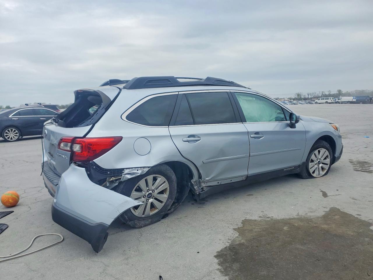 2016 Subaru Outback 2.5I Premium - Image 3