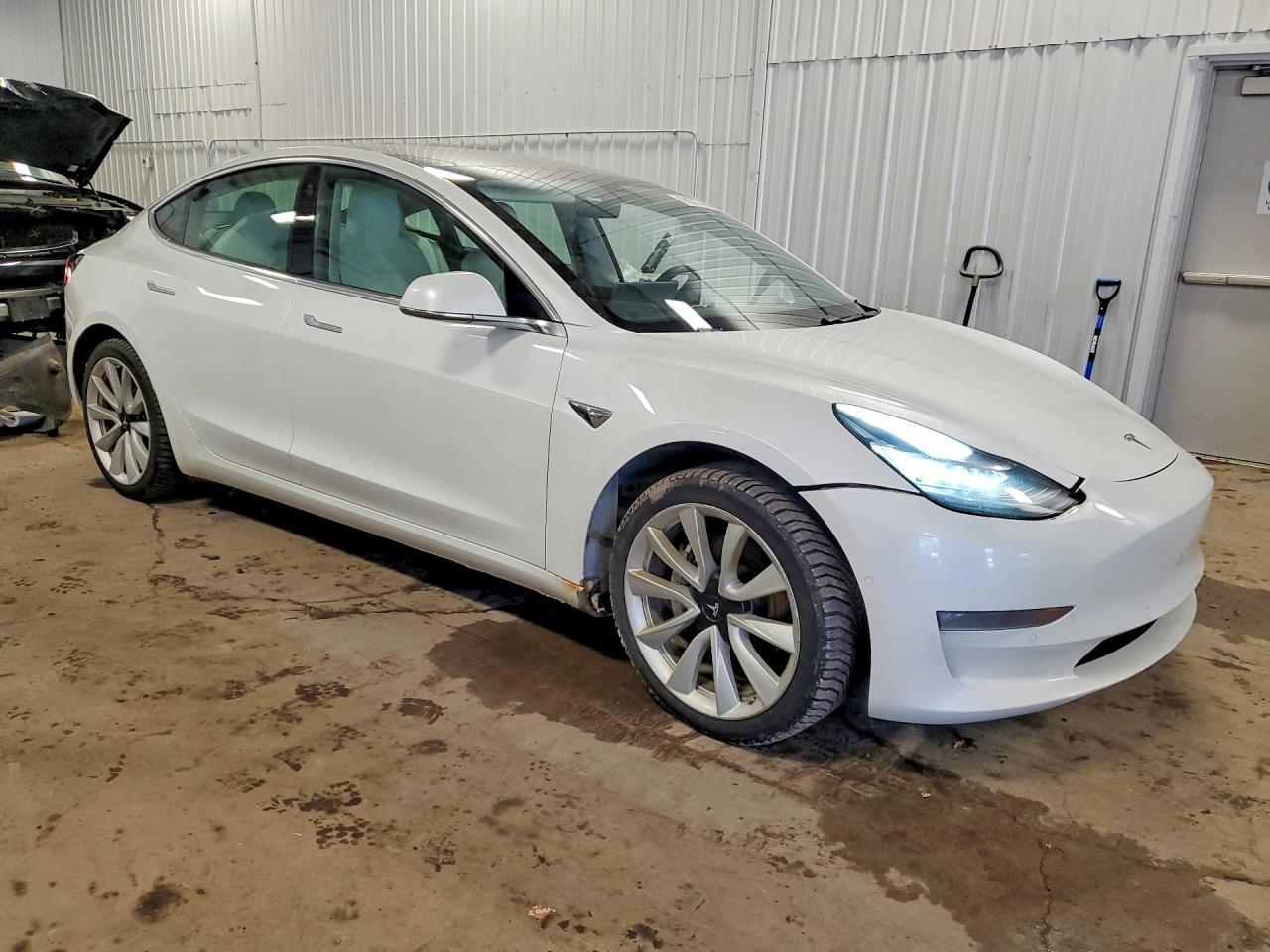 2019 Tesla Model 3 - Фото 4