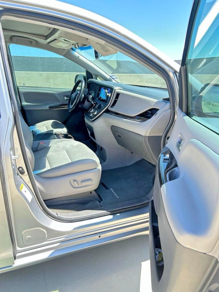2017 Toyota Sienna Xle 8-Passenger - Фото 5