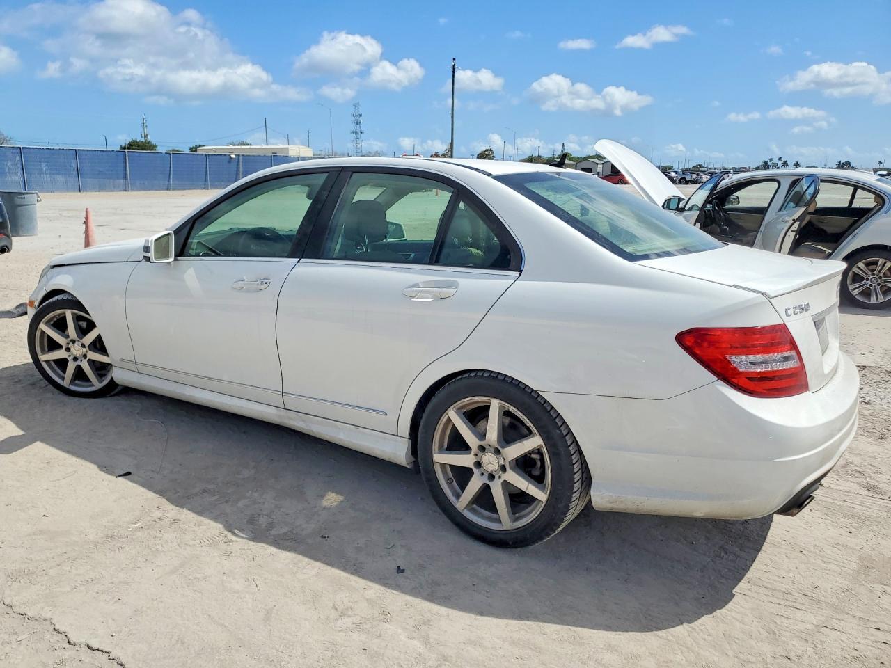2014 Mercedes-Benz C 250 - Фото 2
