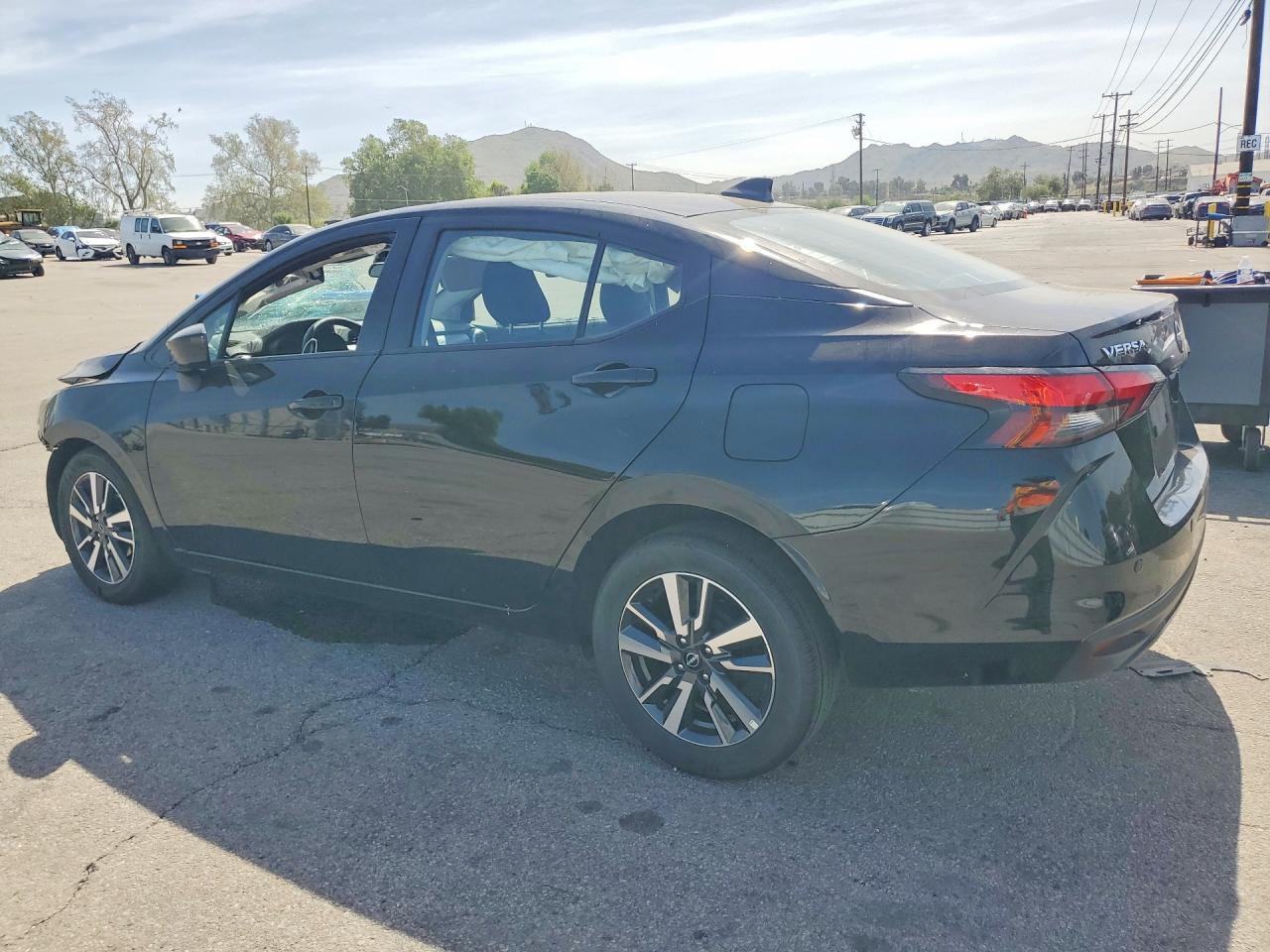 2025 Nissan Versa Sv - Фото 2