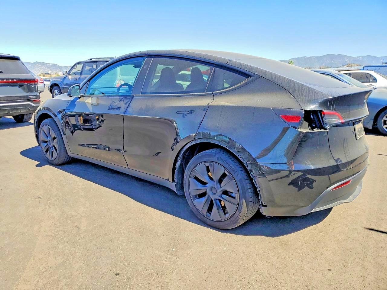 2025 Tesla Model Y - Фото 2