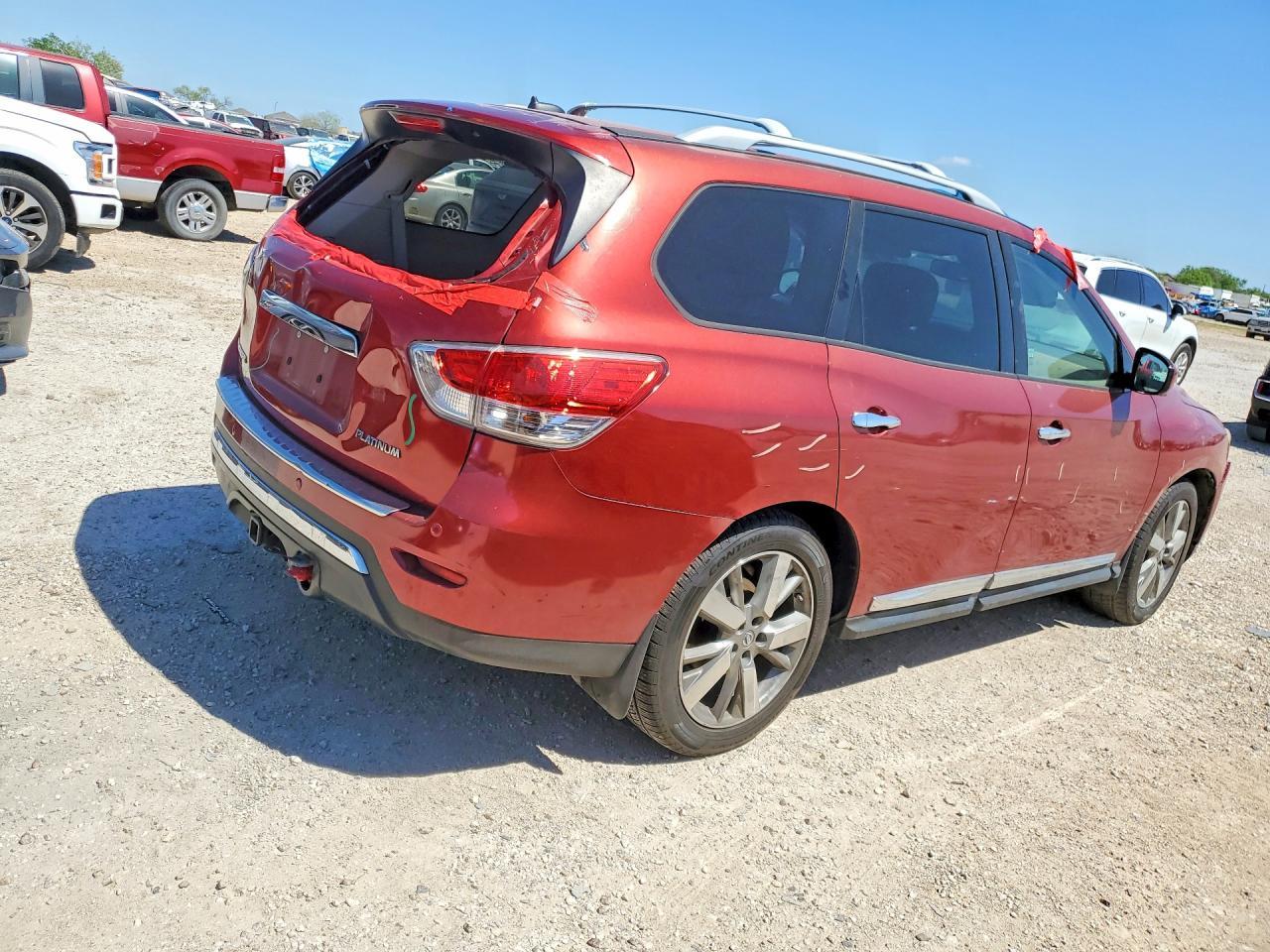2014 Nissan Pathfinder S - Image 3