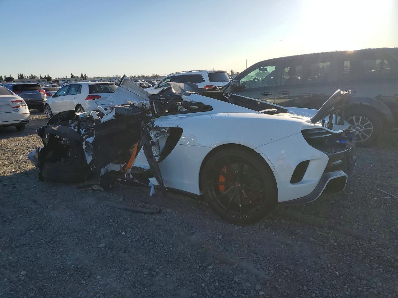 2016 Mclaren 675Lt - Фото 2