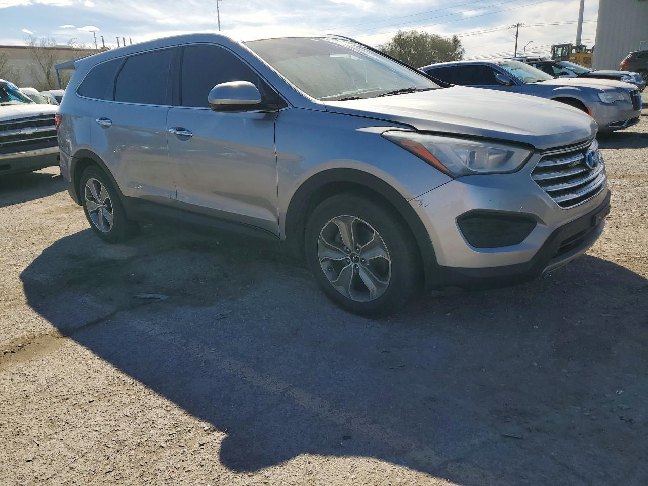 2013 Hyundai Santa Fe Gls - Image 4
