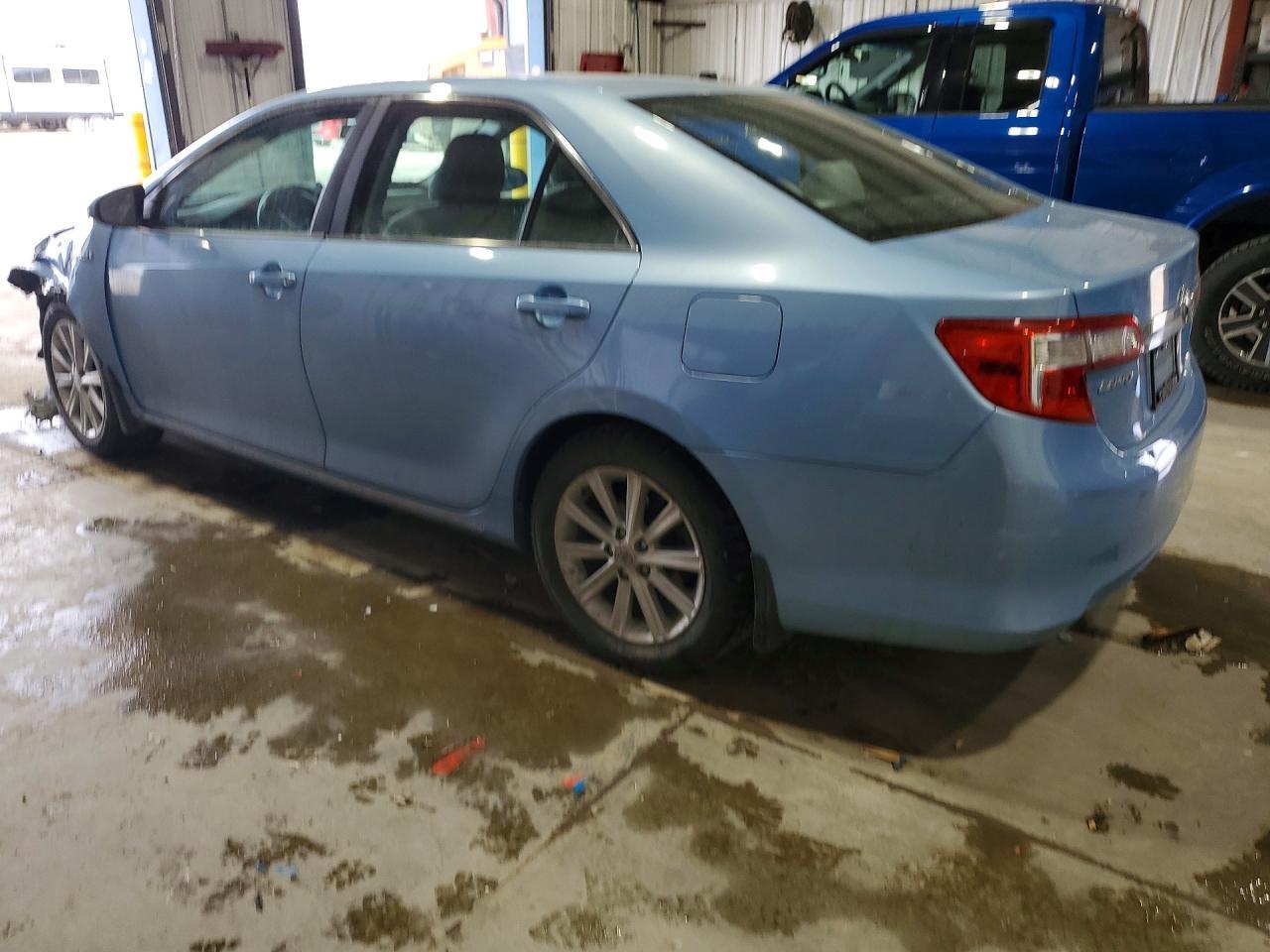 2012 Toyota Camry Hybrid Xle - Image 2