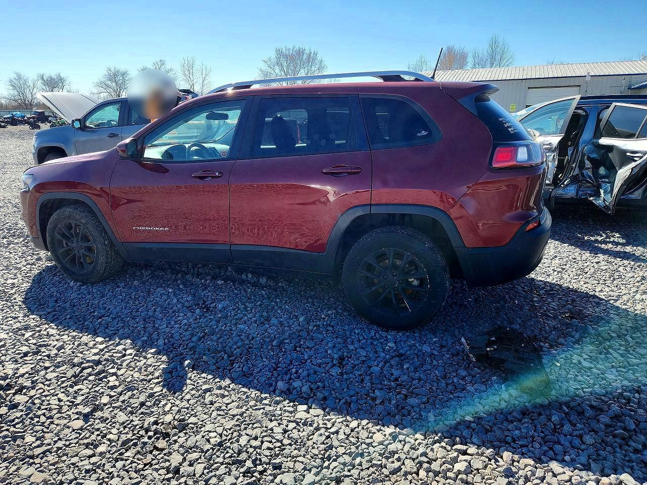 2020 Jeep Cherokee Latitude - Image 2