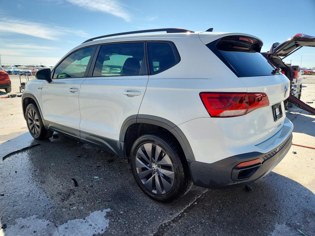 2022 Volkswagen Taos S - Фото 2