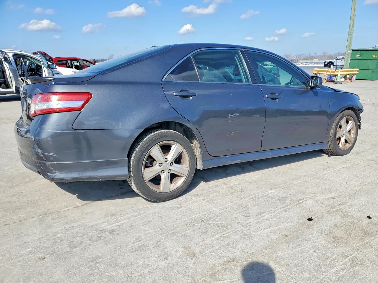2011 Toyota Camry Se - Фото 3