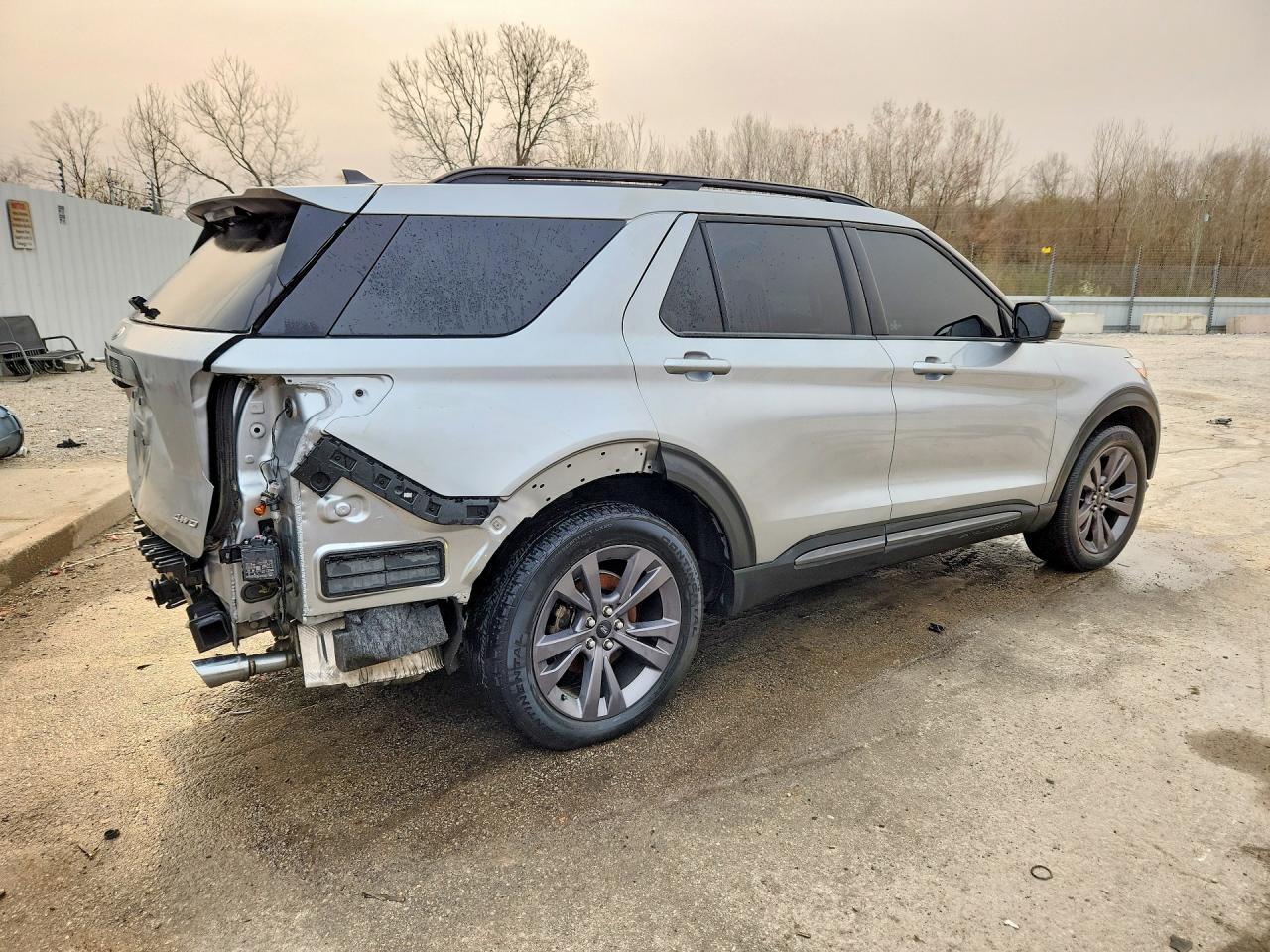 2023 Ford Explorer Xlt - Image 3