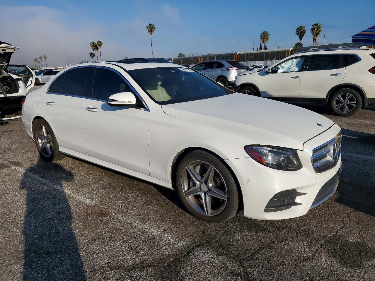 2017 Mercedes-Benz E 300 - Фото 4