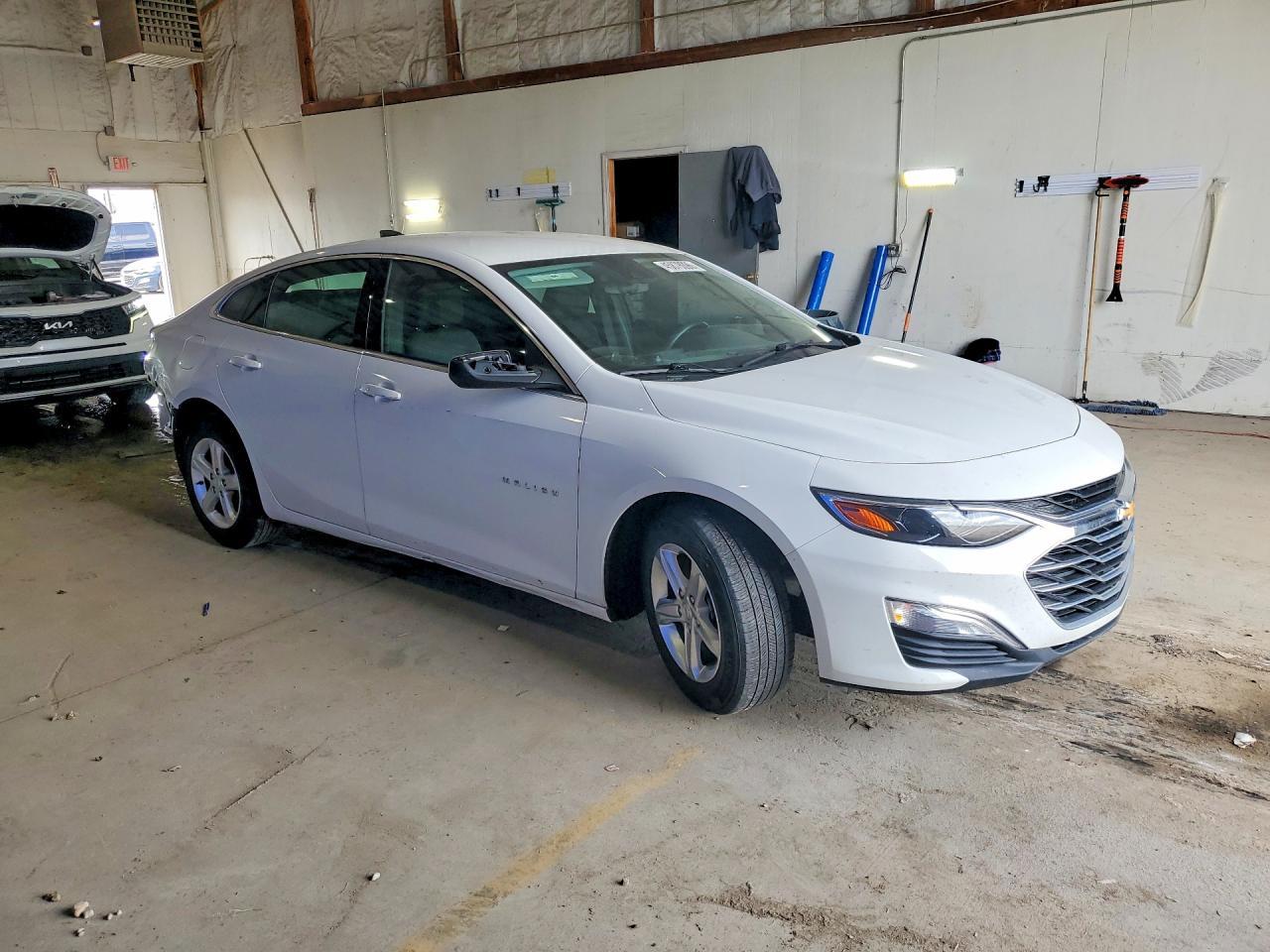 2023 Chevrolet Malibu Ls - Фото 4