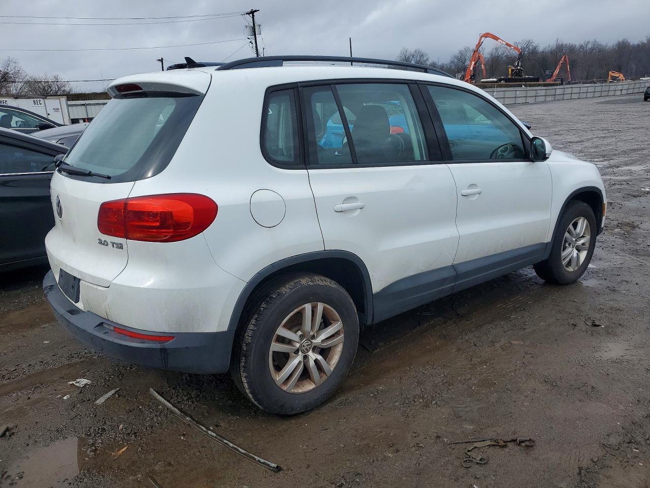 2015 Volkswagen Tiguan S - Фото 3