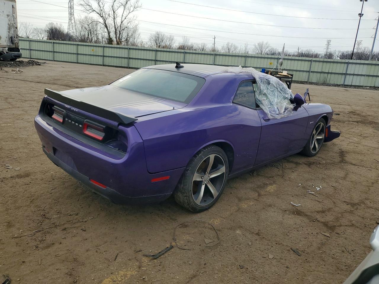2016 Dodge Challenger R - Image 3