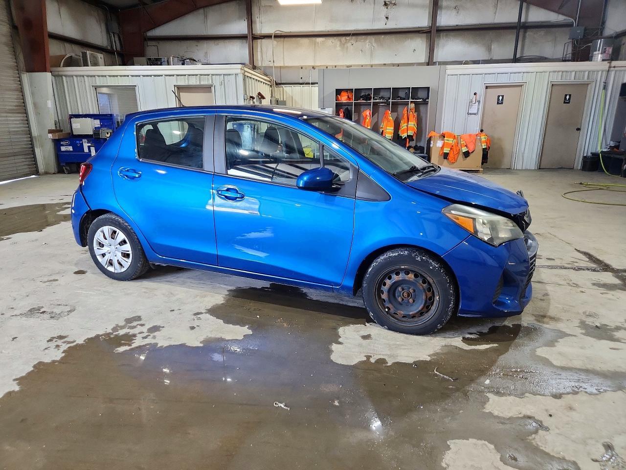 2015 Toyota Yaris 5-Door L - Image 4