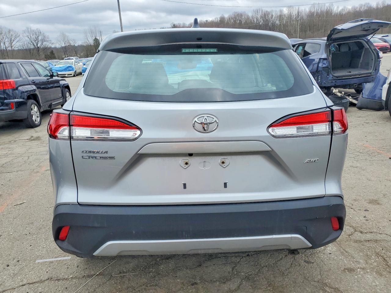 2022 Toyota Corolla Cross L - Image 6