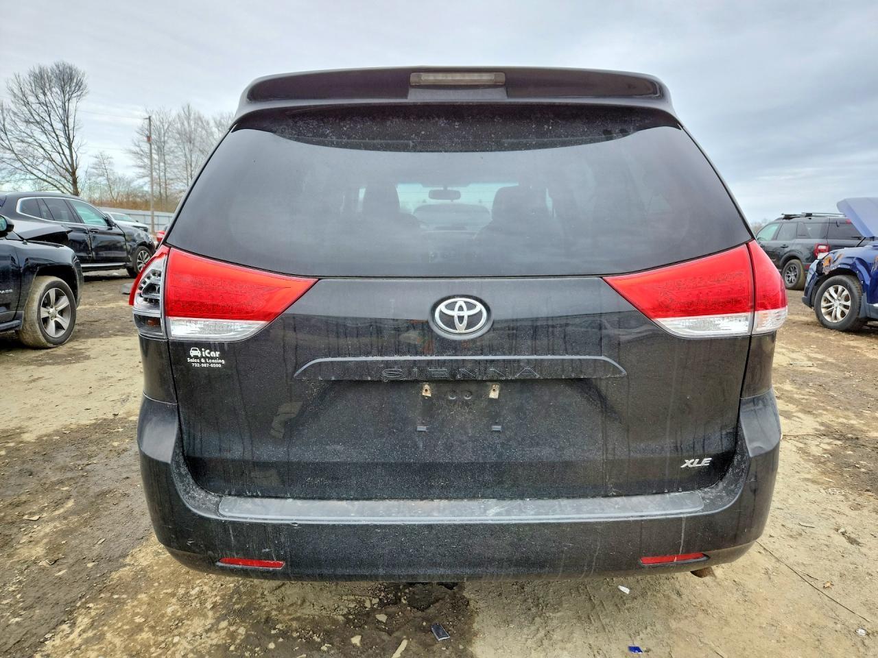 2013 Toyota Sienna - Фото 6