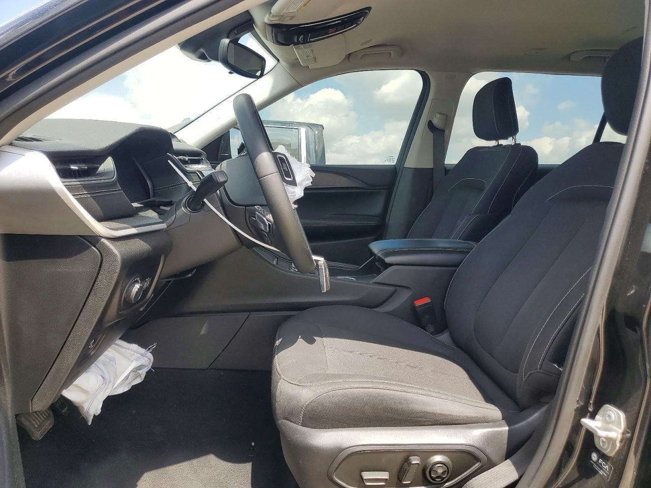 2023 Jeep Grand Cherokee L Laredo - Image 7