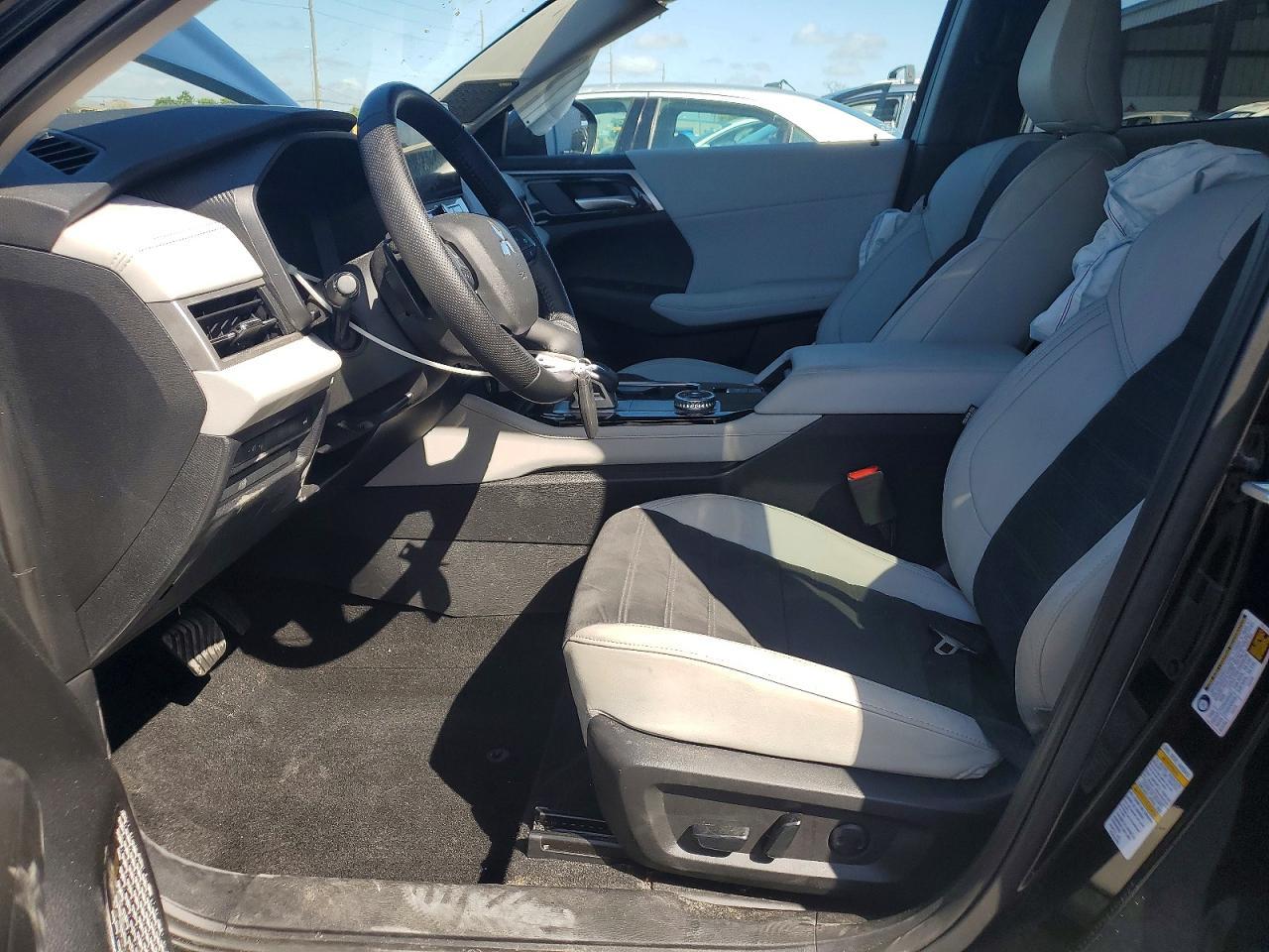 2025 Mitsubishi Outlander Se - Image 7