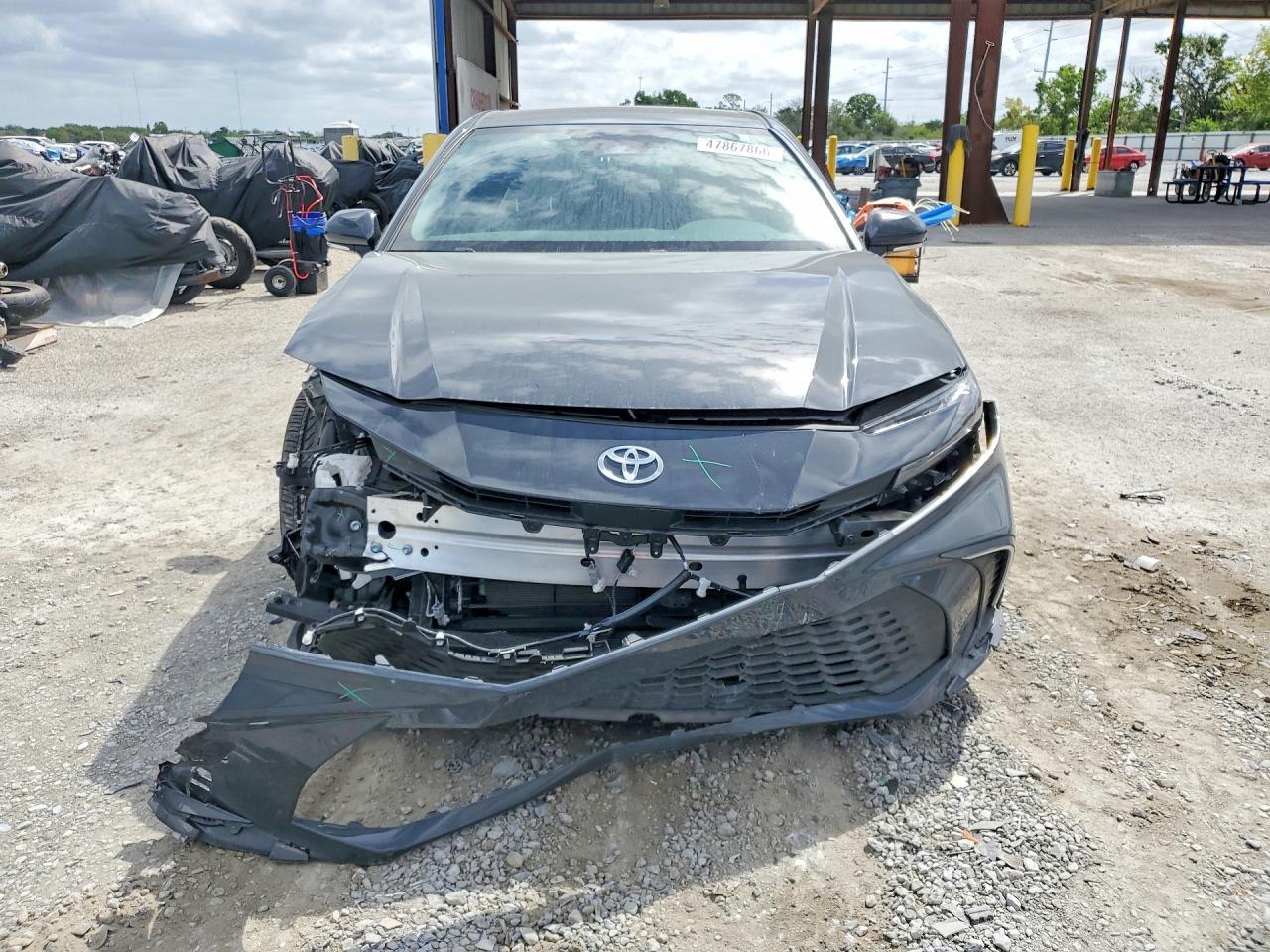 2025 Toyota Camry Se - Image 5