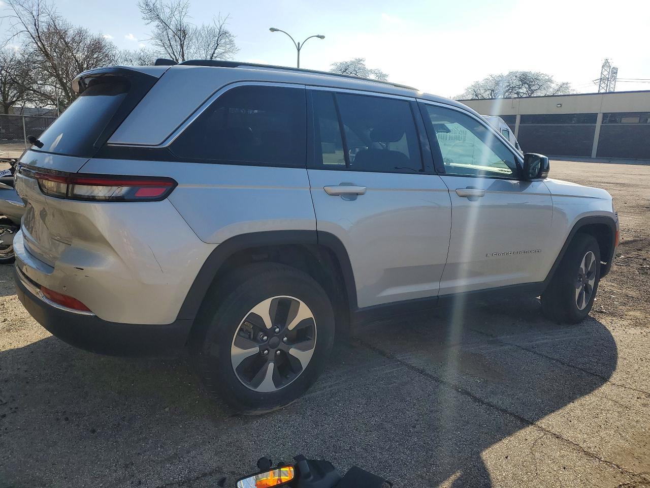 2023 Jeep Grand Cherokee - Фото 3