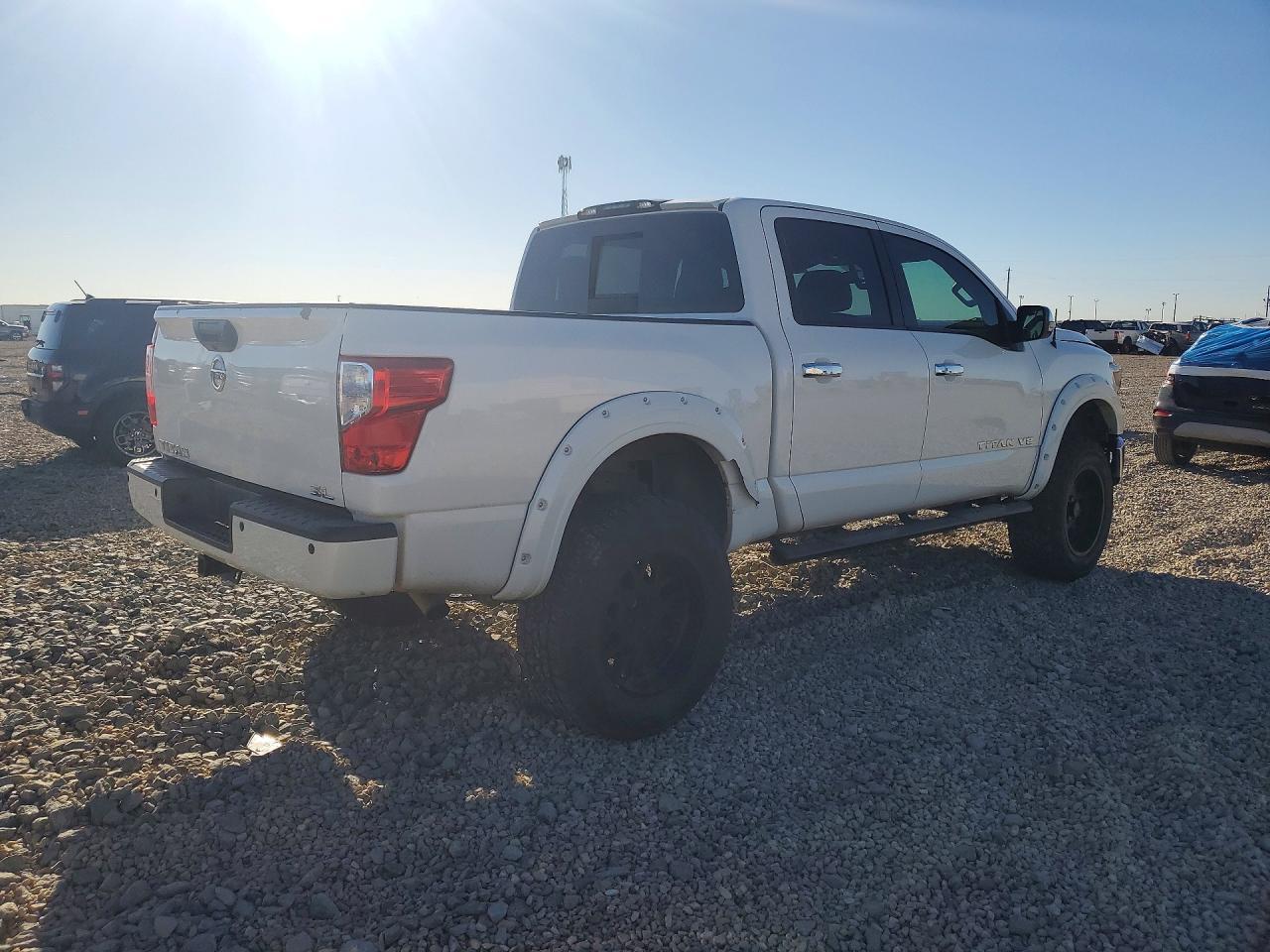 2018 Nissan Titan Sl - Image 3