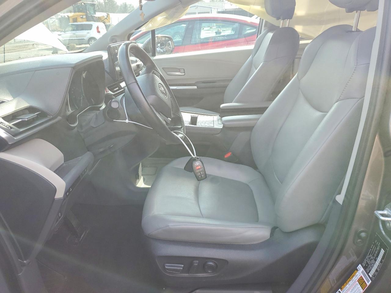 2022 Toyota Sienna Xle 7-Passenger - Image 7