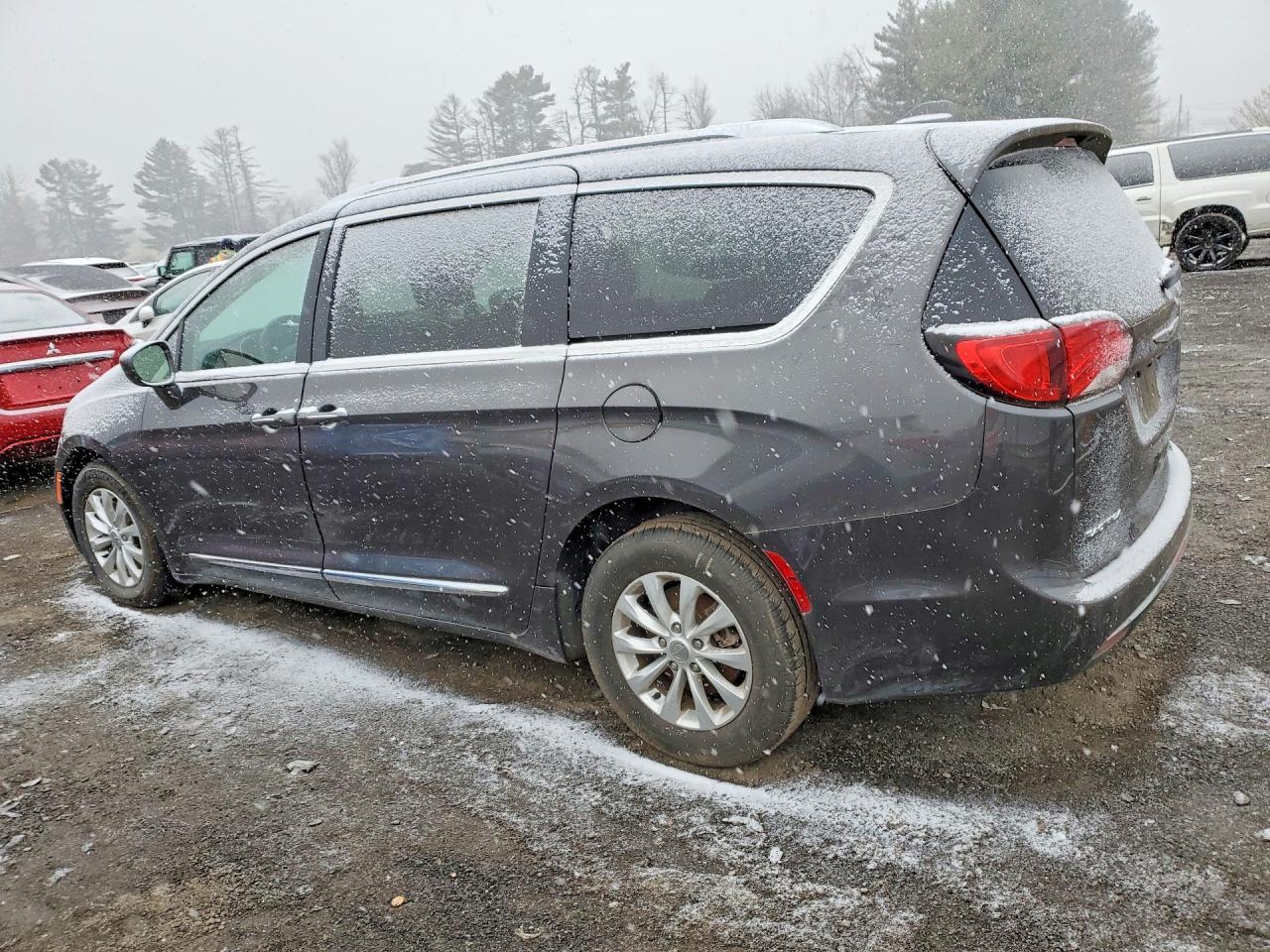 2019 Chrysler Pacifica Touring L - Фото 2