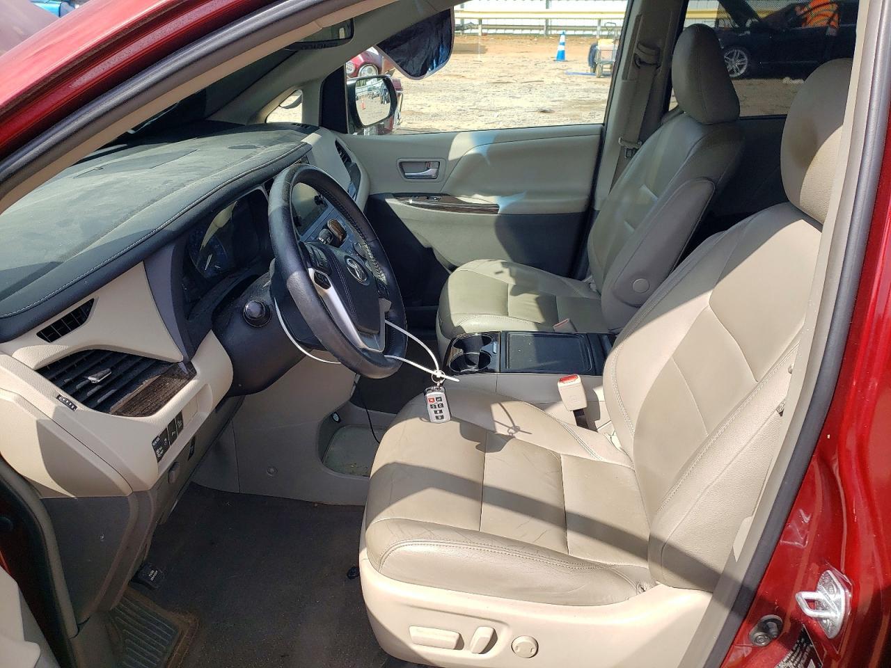 2016 Toyota Sienna Xle 8-Passenger - Image 7