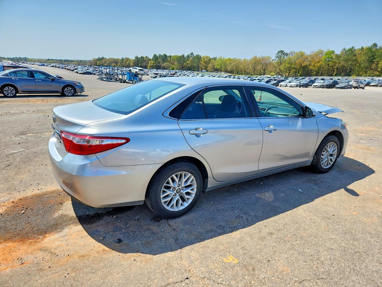 2017 Toyota Camry Le - Фото 3