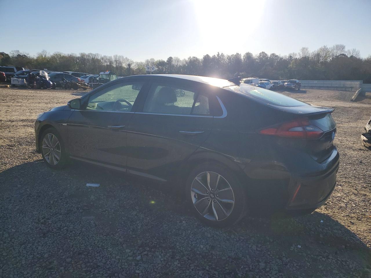 2017 Hyundai Ioniq Hybrid Limited - Image 2