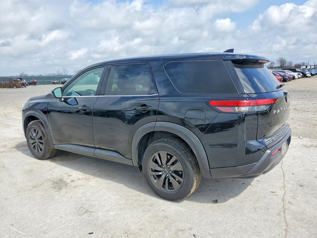 2022 Nissan Pathfinder S - Фото 2