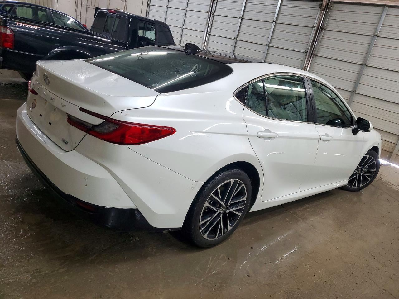 2025 Toyota Camry Xle - Фото 3