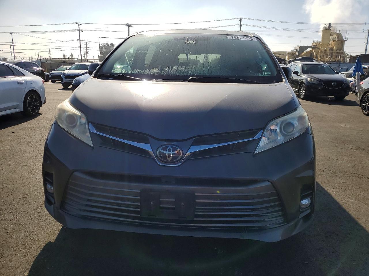 2019 Toyota Sienna Xle 8-Passenger - Image 5