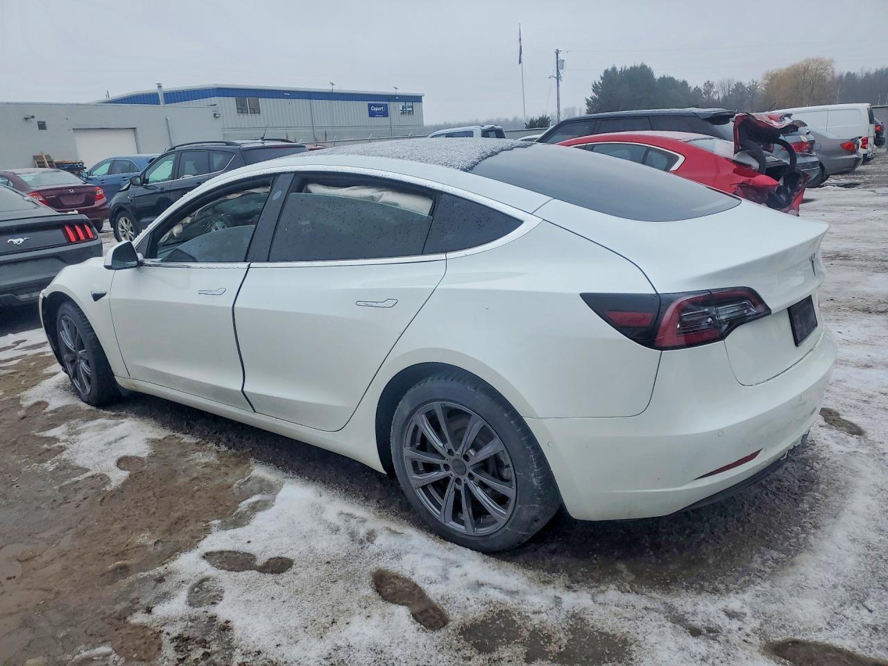 2022 Tesla Model 3 - Фото 2