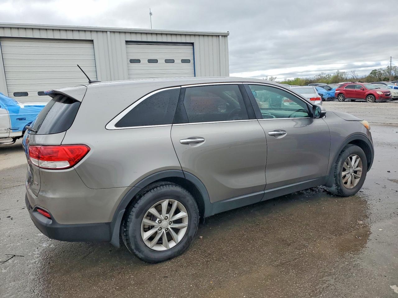 2017 Kia Sorento L - Image 3