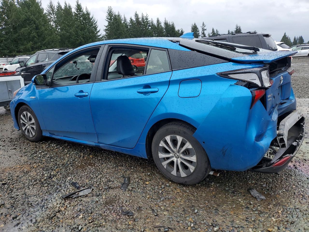 2022 Toyota Prius Xle Awd-E - Image 2