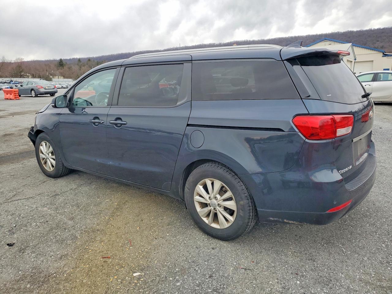2016 Kia Sedona Lx - Фото 2