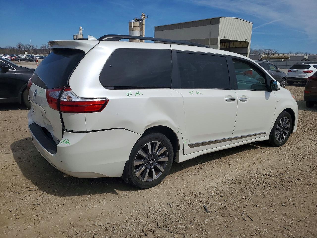 2018 Toyota Sienna Xle Premium 7-Passenger - Фото 3