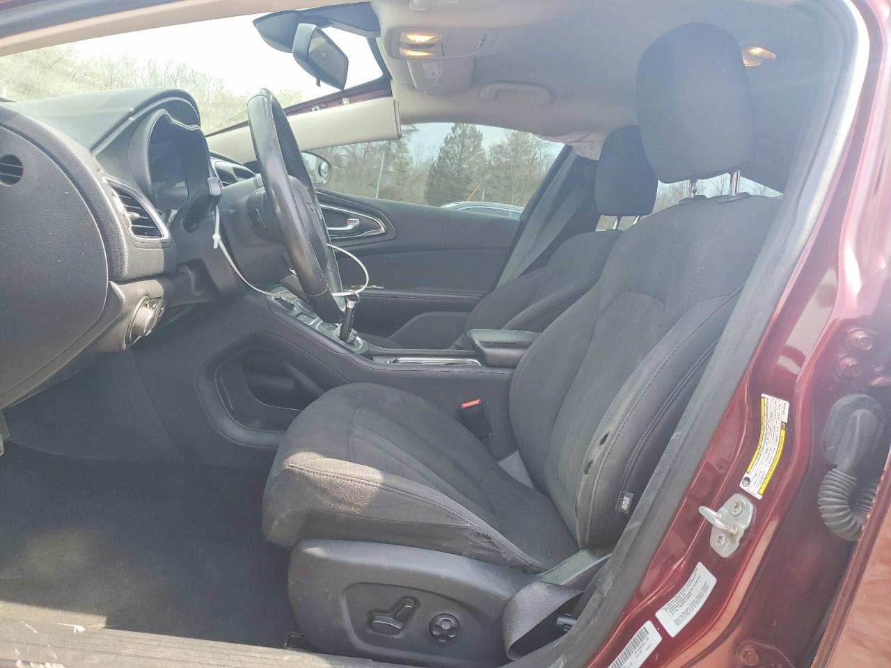 2015 Chrysler 200 Limited - Фото 7