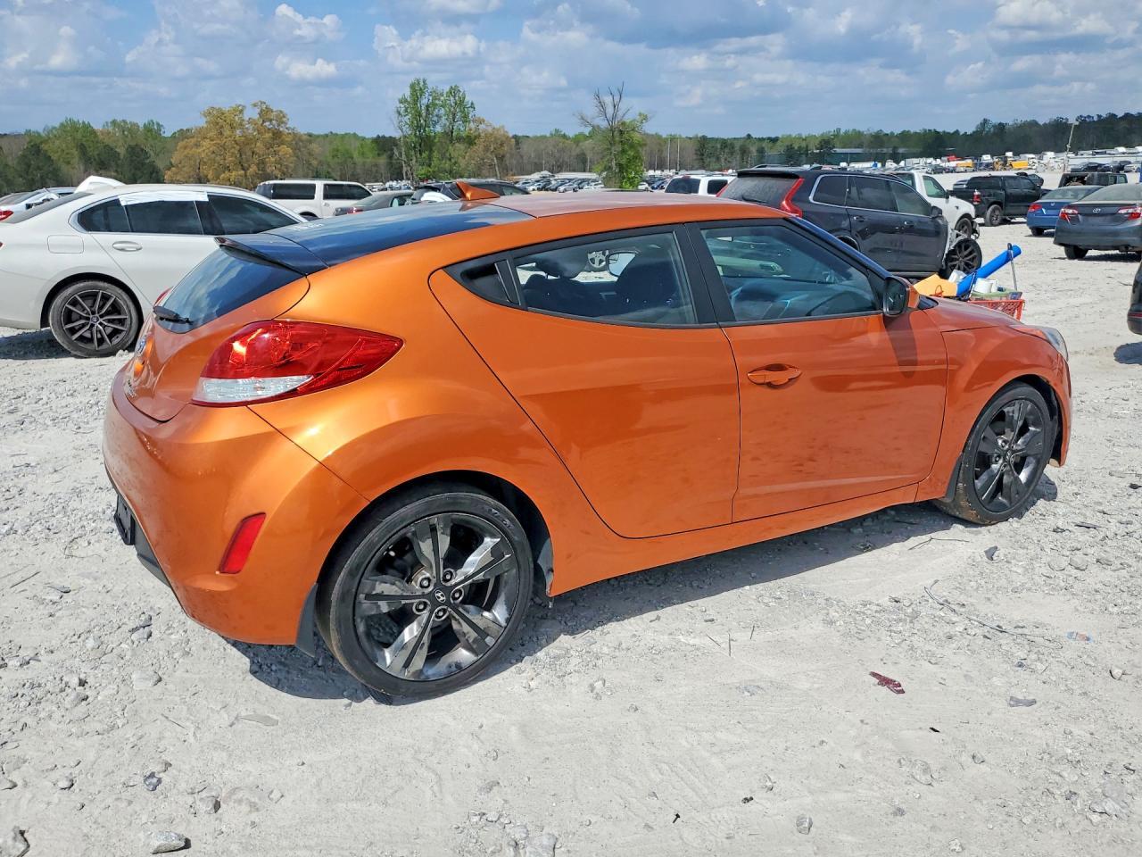 2016 Hyundai Veloster Base - Фото 3